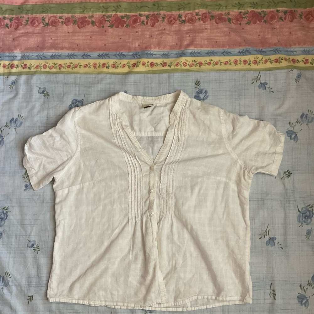 🐥Sonoma Lightweight White V-Neck Button Up Top